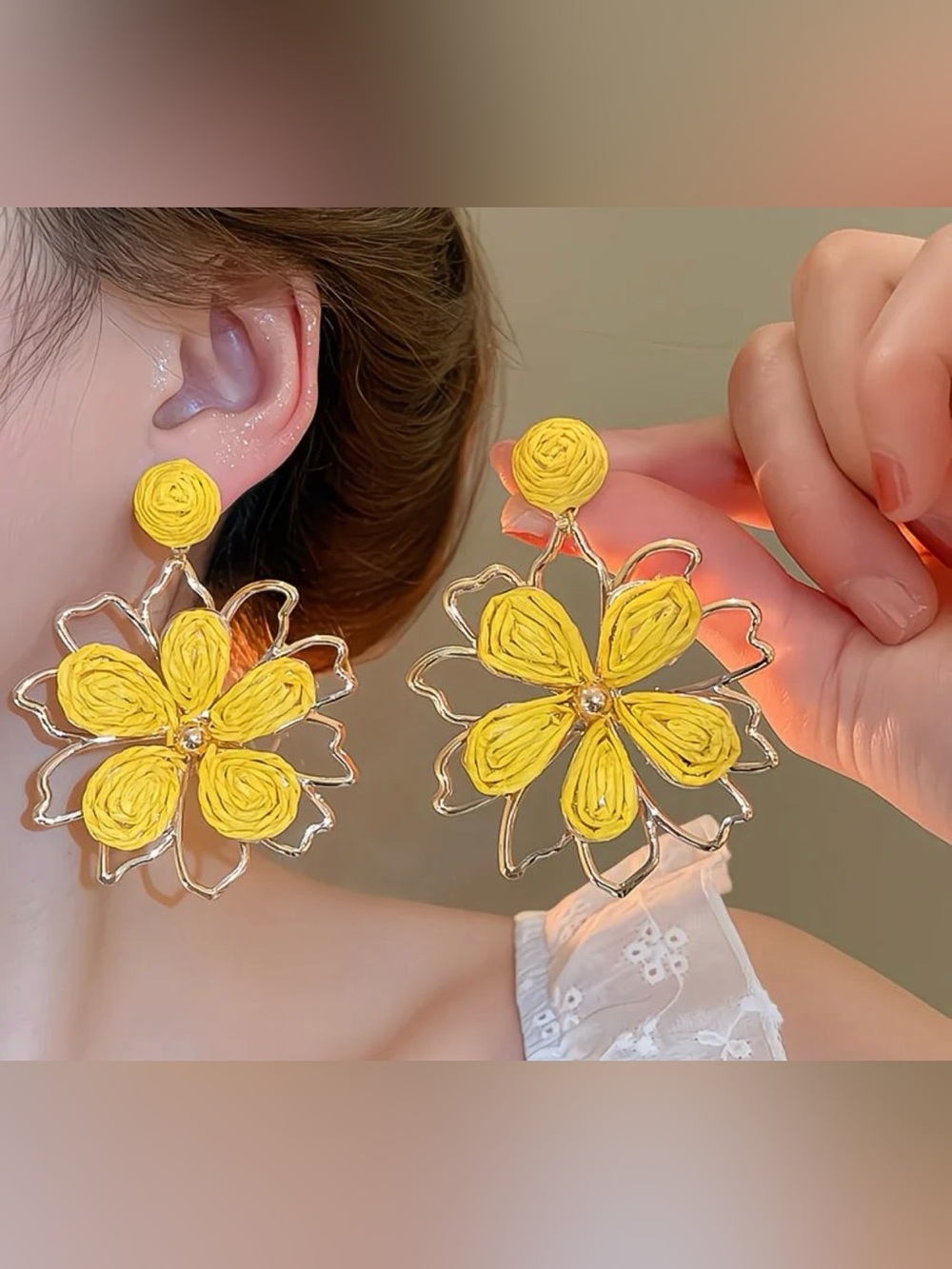Zara Yellow Flower 🌼/Floral Drop Earrings with Gold-Tone Frame NWOT